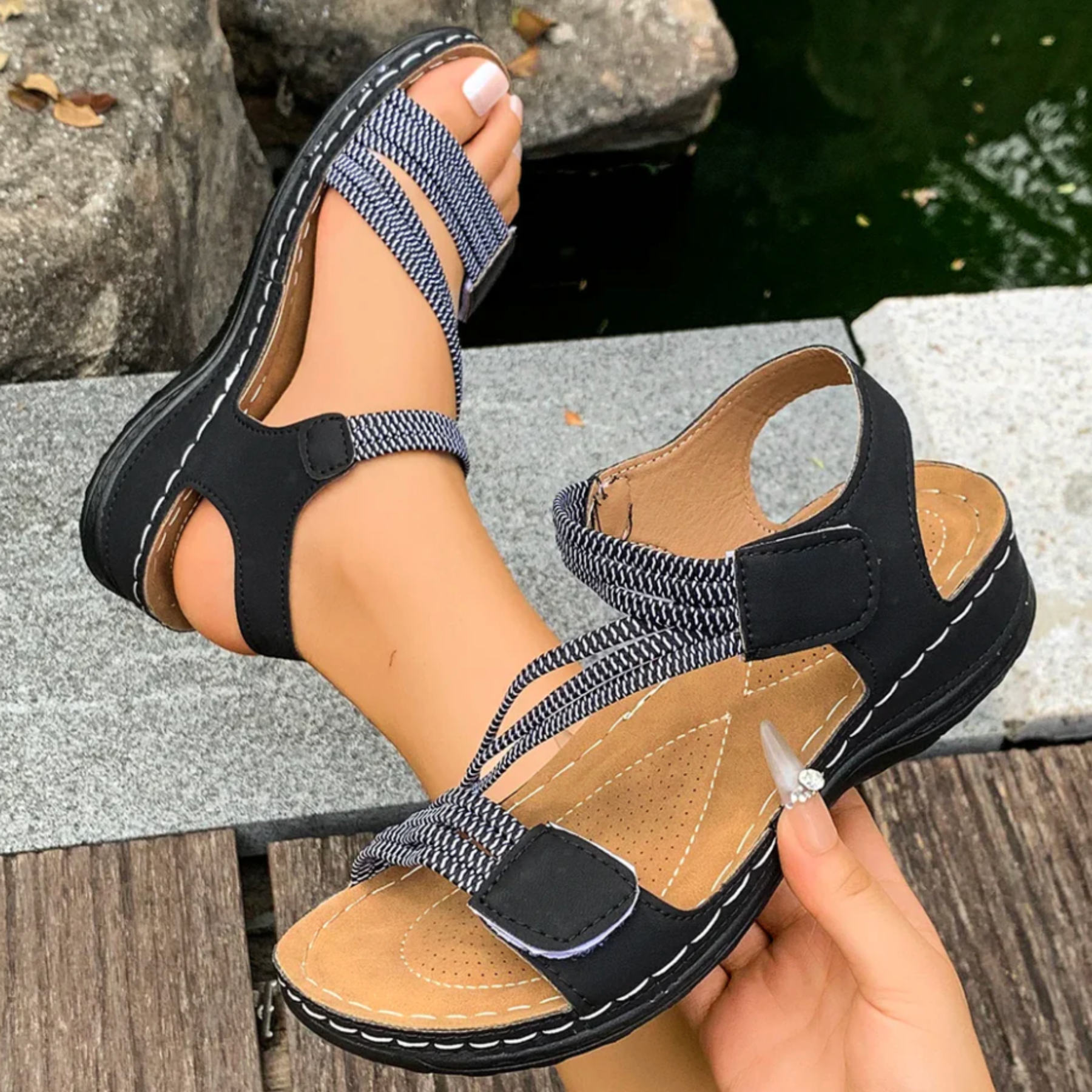 Black / 12